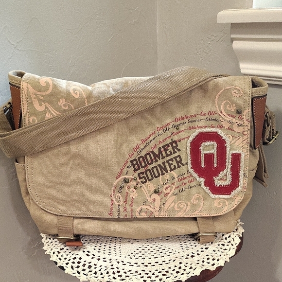Fossil X OU Sooners Canvas Messenger Bag Tan Crimson OU Patch Adjustable Strap - Picture 1 of 9